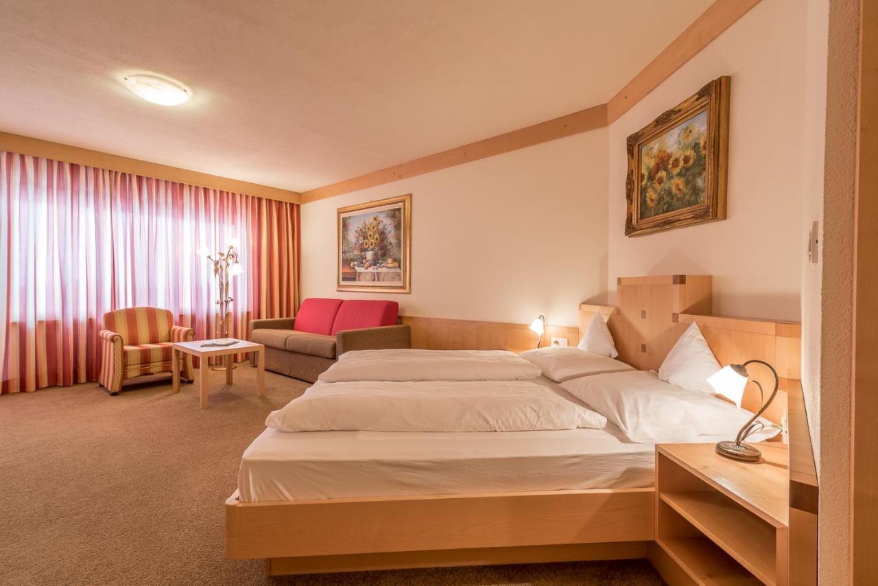 Taushof Hotel Schenna Exterior photo